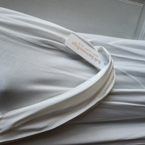 LONG SLEEVE ASYMMETRICAL TEE SHIRT - Picture 4 of 8